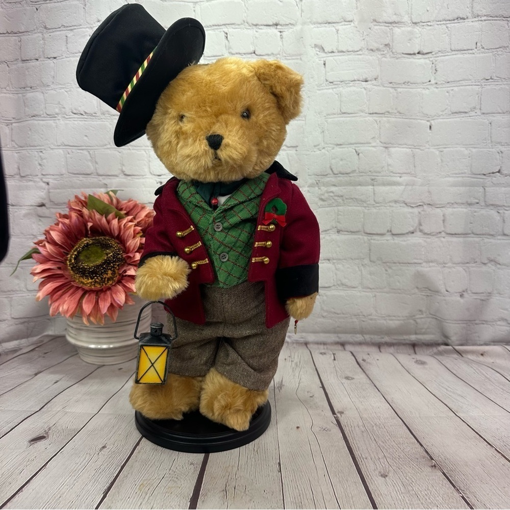the danbury mint Winston the 2018 christmas bear